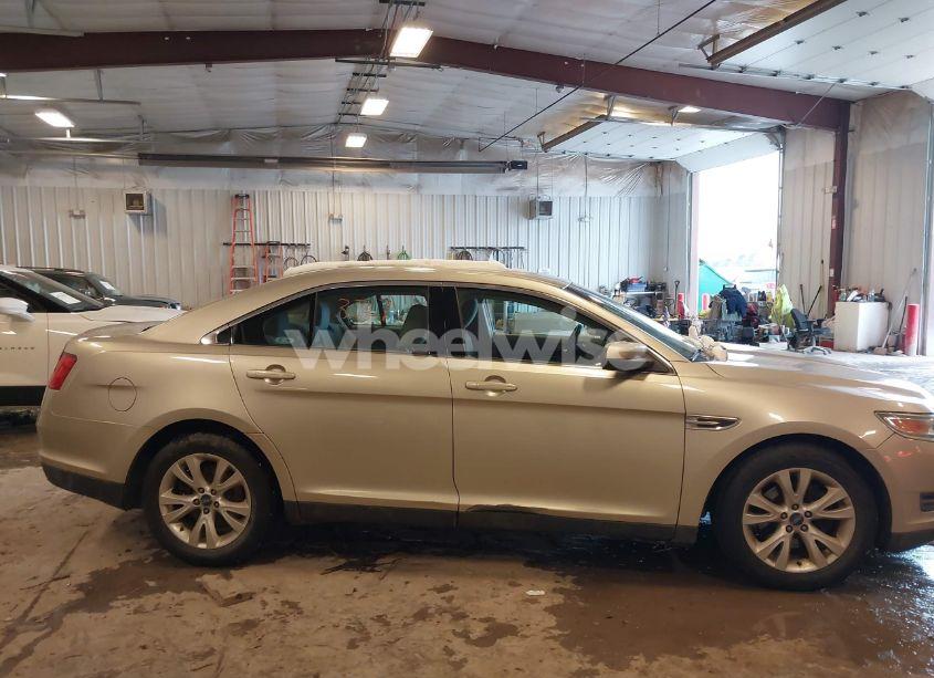 Photo 13 of 2010 Ford Taurus SEL (VIN 1FAHP2EW2AG124552)