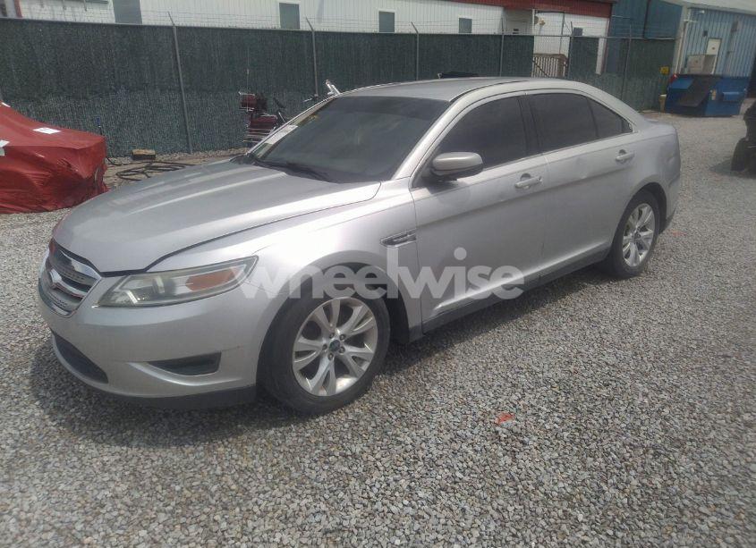 Photo 2 of 2010 Ford Taurus SEL (VIN 1FAHP2EW5AG139658)