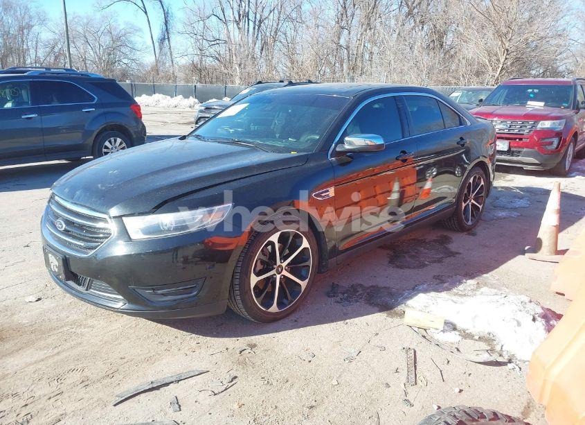Photo 2 of 2015 Ford Taurus LIMITED (VIN 1FAHP2F82FG102235)