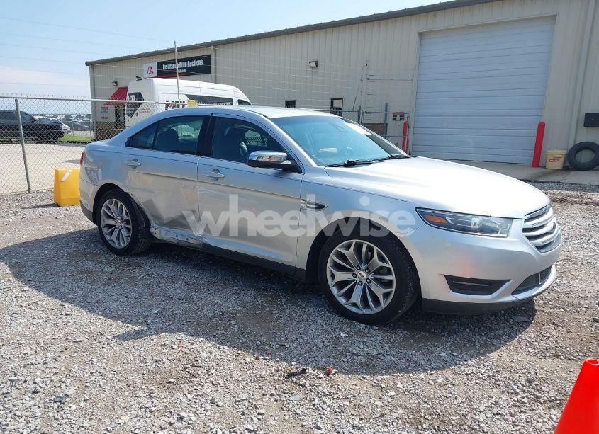 2017 Ford Taurus LIMITED (VIN 1FAHP2F82HG126232) main photo
