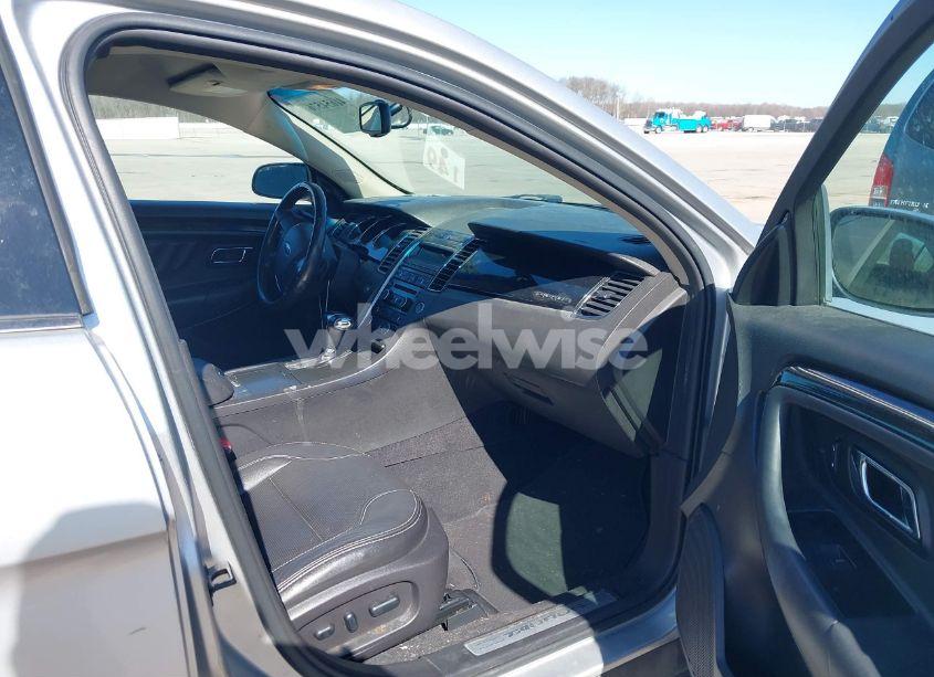 Photo 5 of 2010 Ford Taurus LIMITED (VIN 1FAHP2FW5AG123944)