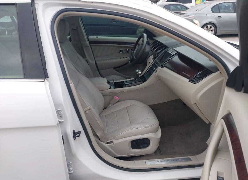 Photo 5 of 2010 Ford Taurus LIMITED (VIN 1FAHP2FW5AG127458)