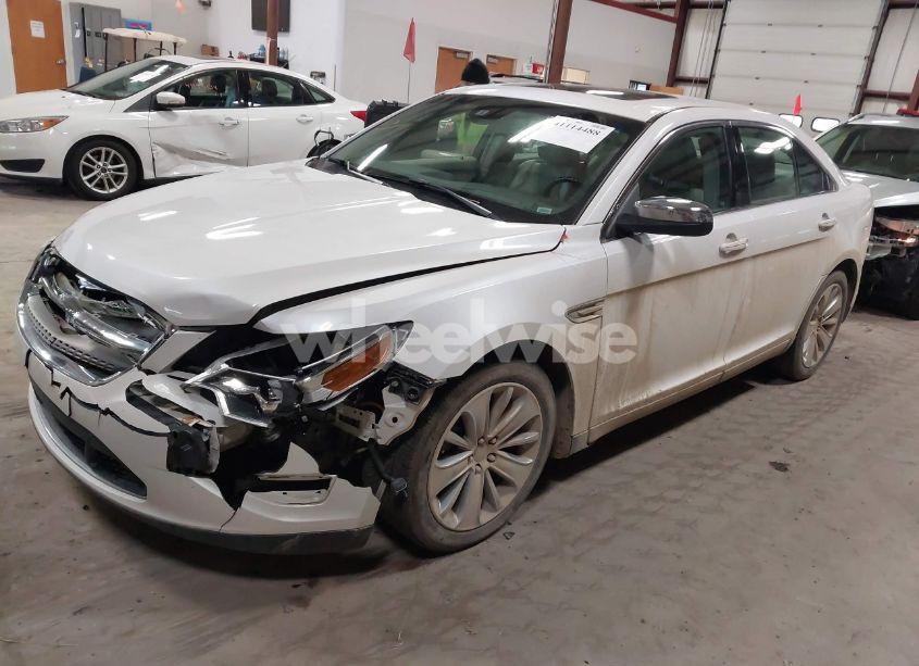 Photo 2 of 2010 Ford Taurus LIMITED (VIN 1FAHP2FWXAG122482)