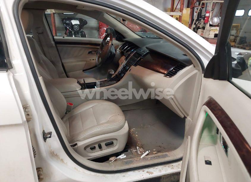 Photo 5 of 2010 Ford Taurus LIMITED (VIN 1FAHP2FWXAG122482)