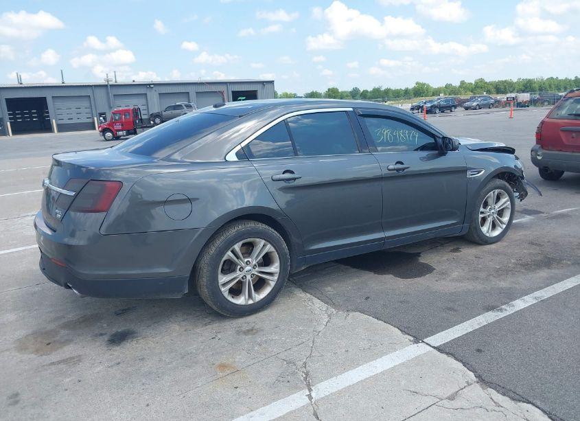 Photo 4 of 2016 Ford Taurus SEL (VIN 1FAHP2H80GG142568)