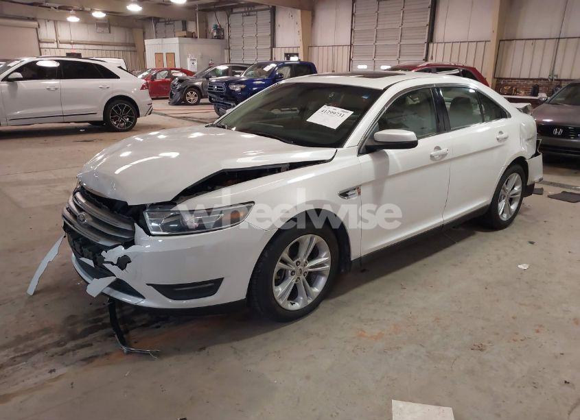 Photo 2 of 2015 Ford Taurus SEL (VIN 1FAHP2H82FG183637)