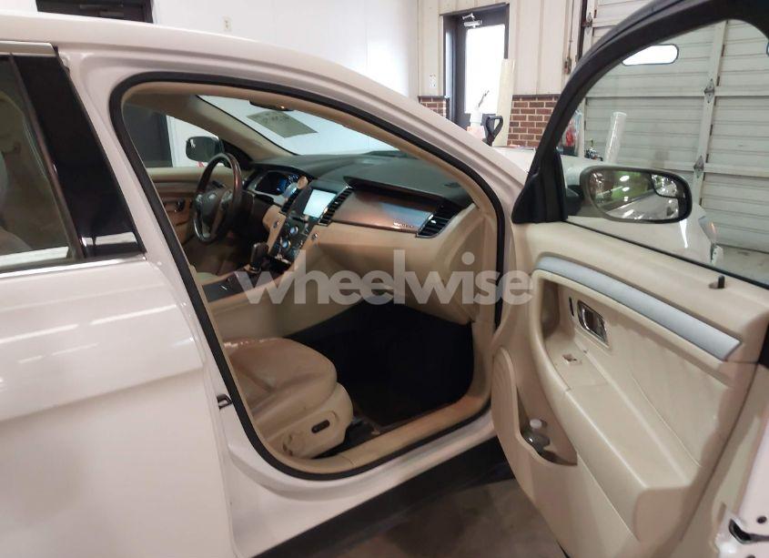 Photo 5 of 2015 Ford Taurus SEL (VIN 1FAHP2H82FG183637)