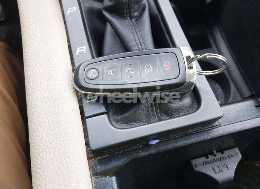 Photo 11 of 2016 Ford Taurus SEL (VIN 1FAHP2H84GG135722)