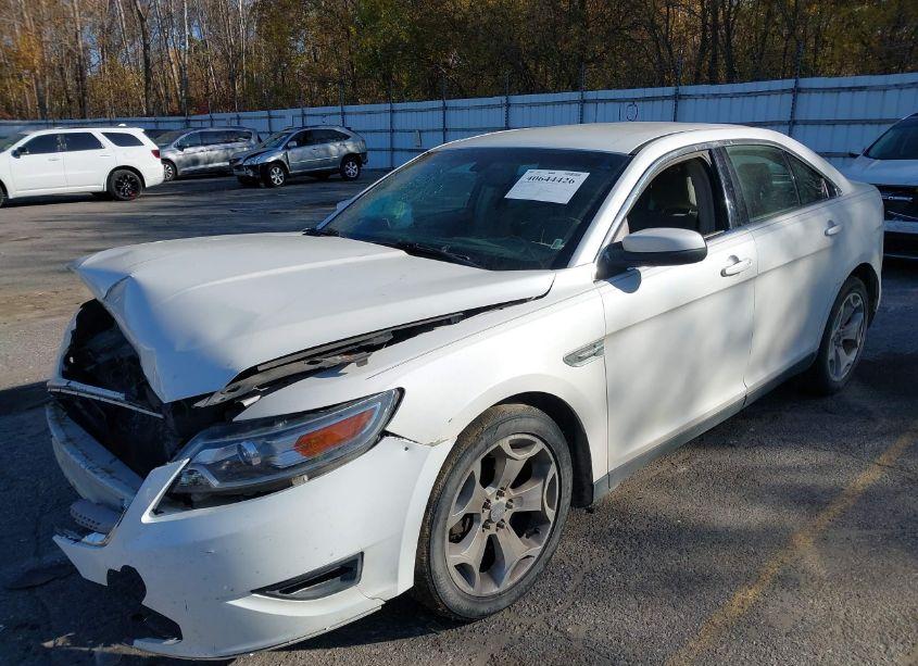 Photo 2 of 2010 Ford Taurus SEL (VIN 1FAHP2HWXAG139957)