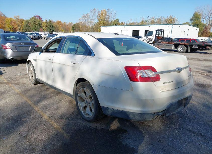 Photo 3 of 2010 Ford Taurus SEL (VIN 1FAHP2HWXAG139957)