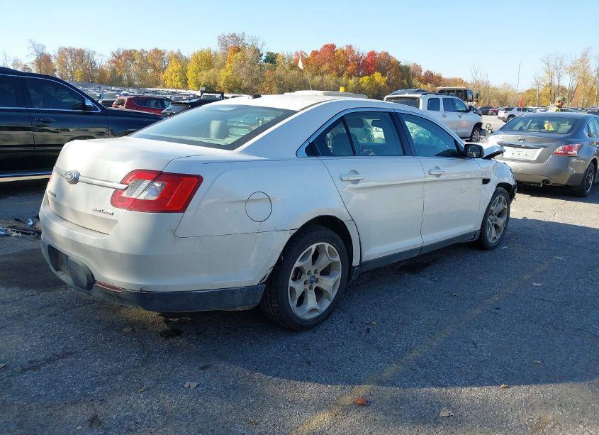 Photo 4 of 2010 Ford Taurus SEL (VIN 1FAHP2HWXAG139957)