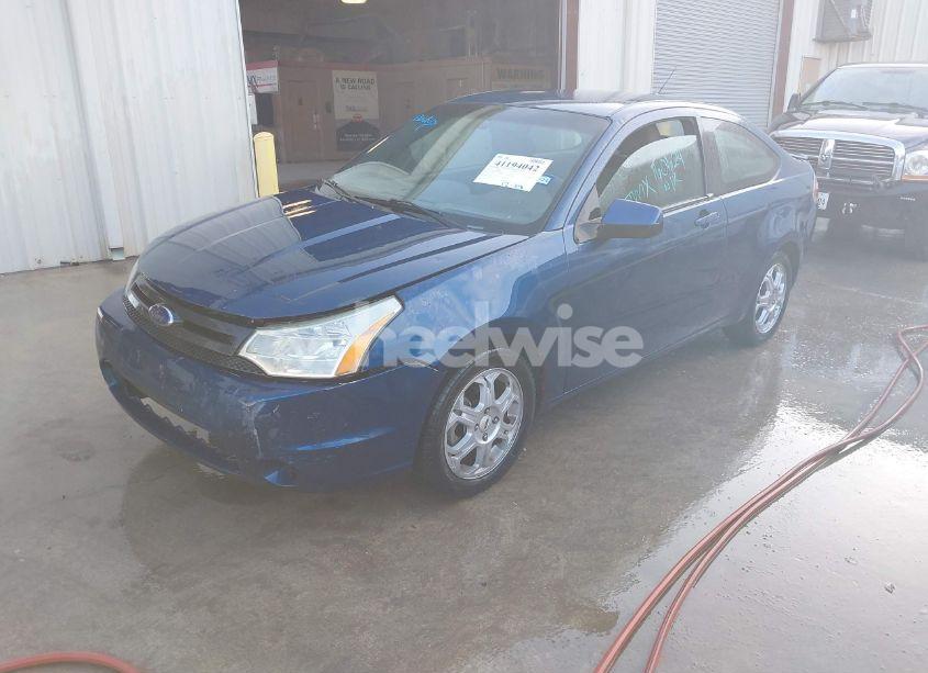 Photo 2 of 2009 Ford Focus SE (VIN 1FAHP32N19W160624)