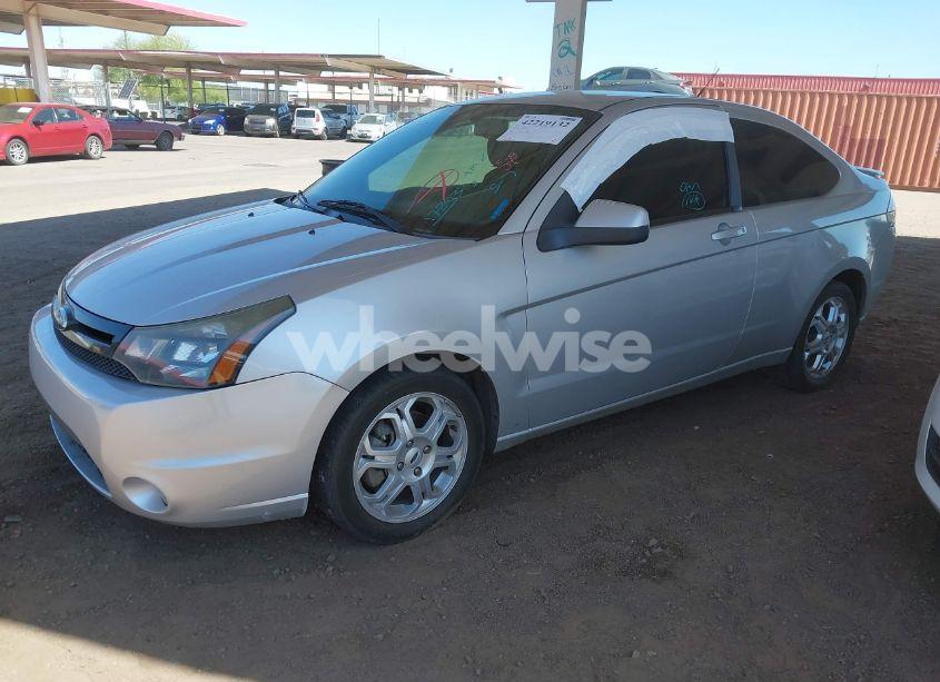 Photo 2 of 2009 Ford Focus SE (VIN 1FAHP32N59W178933)