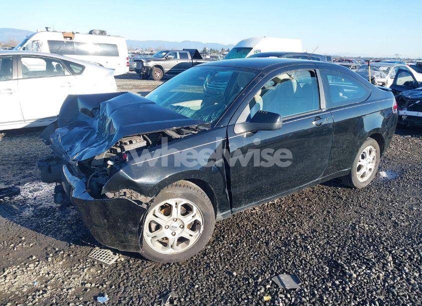 Photo 2 of 2009 Ford Focus SE (VIN 1FAHP32N89W147045)