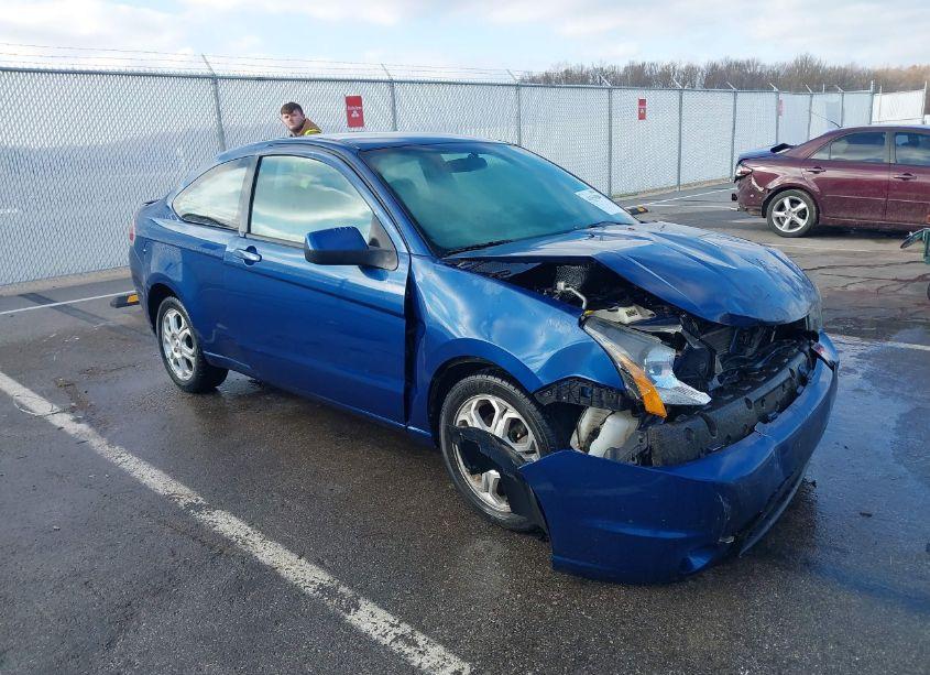 2009 Ford Focus SE (VIN 1FAHP32N89W244407) main photo