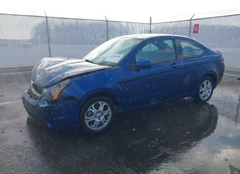 Photo 2 of 2009 Ford Focus SE (VIN 1FAHP32N89W244407)