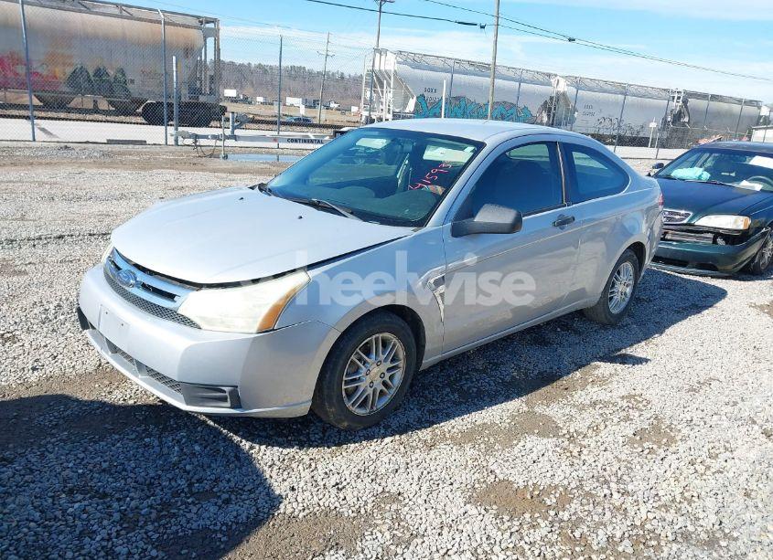 Photo 2 of 2008 Ford Focus SE/SES (VIN 1FAHP33N08W198049)