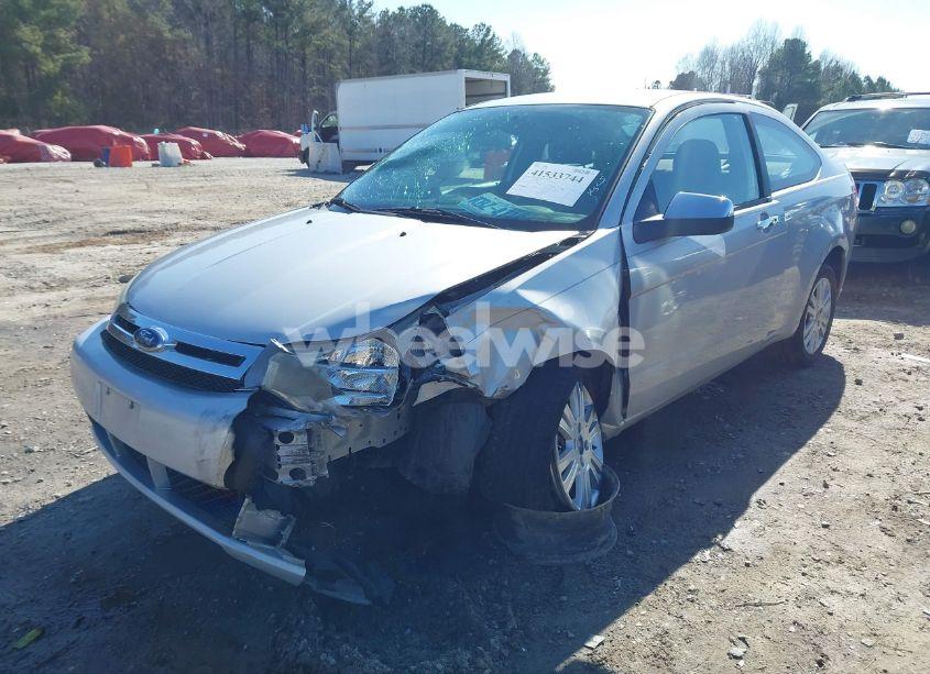 Photo 2 of 2008 Ford Focus SE/SES (VIN 1FAHP33N48W114038)