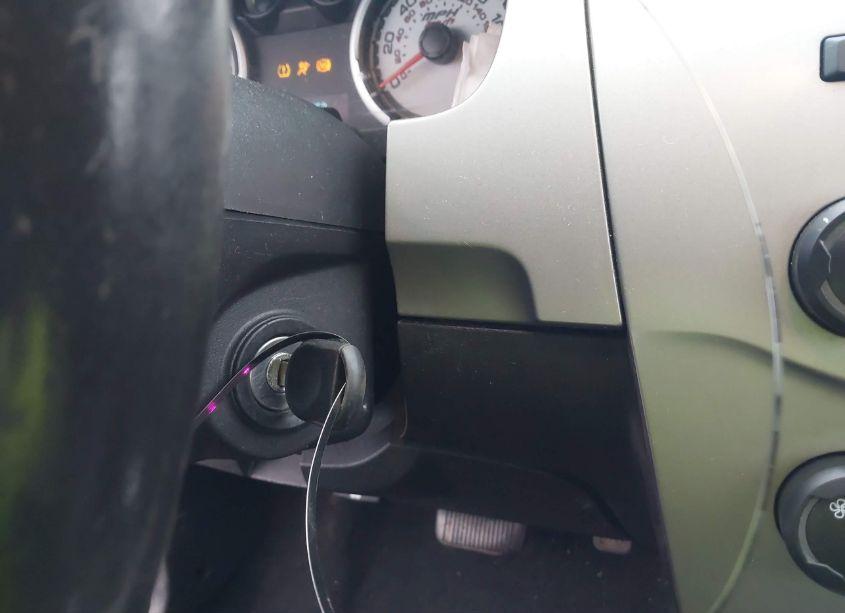 Photo 11 of 2009 Ford Focus SES (VIN 1FAHP33N59W115197)