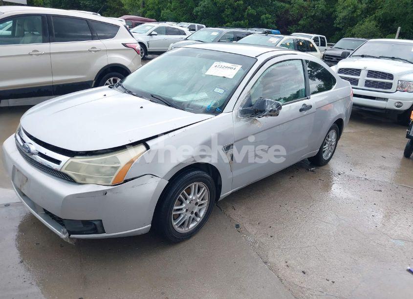 Photo 2 of 2008 Ford Focus SE/SES (VIN 1FAHP33N88W132798)