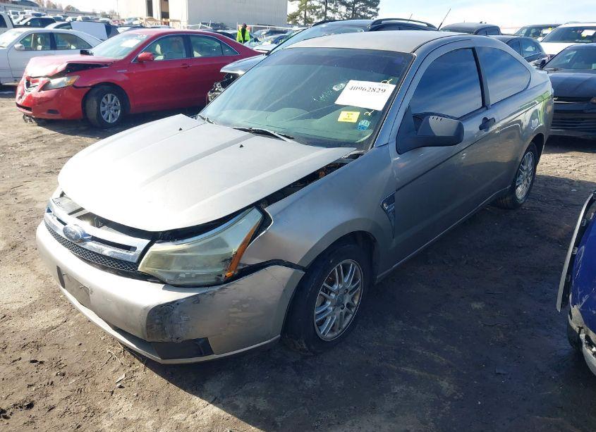 Photo 2 of 2008 Ford Focus SE/SES (VIN 1FAHP33N88W257932)