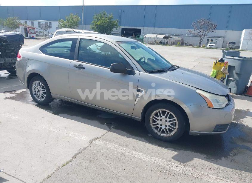 2008 Ford Focus SE/SES (VIN 1FAHP33NX8W135881) main photo