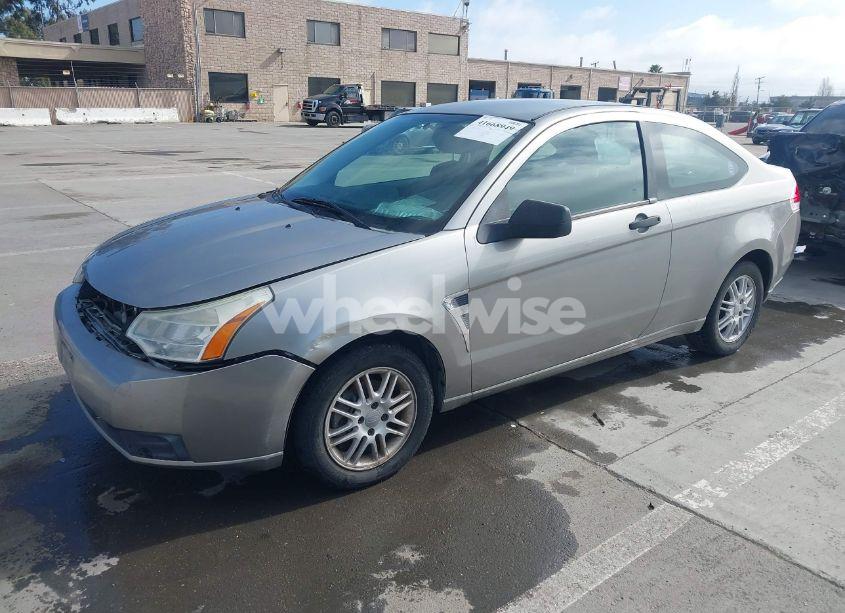 Photo 2 of 2008 Ford Focus SE/SES (VIN 1FAHP33NX8W135881)