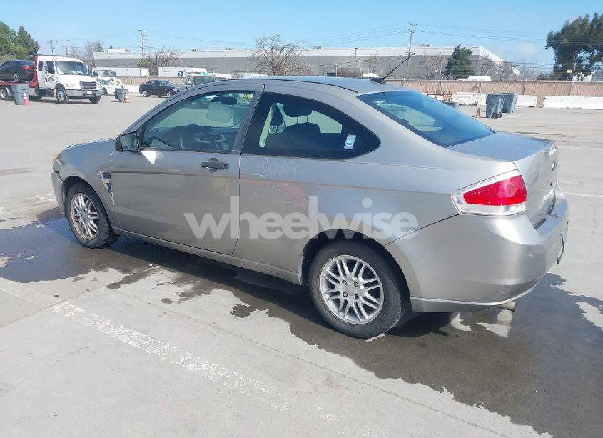 Photo 3 of 2008 Ford Focus SE/SES (VIN 1FAHP33NX8W135881)