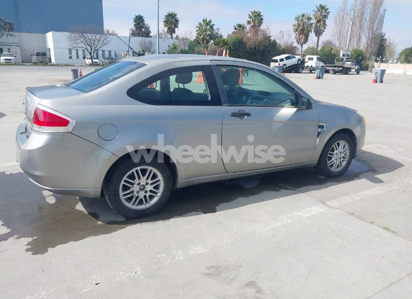 Photo 4 of 2008 Ford Focus SE/SES (VIN 1FAHP33NX8W135881)