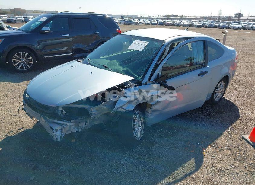 Photo 2 of 2008 Ford Focus SE/SES (VIN 1FAHP33NX8W163499)
