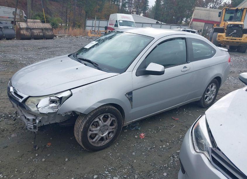 Photo 2 of 2008 Ford Focus SE/SES (VIN 1FAHP33NX8W177497)