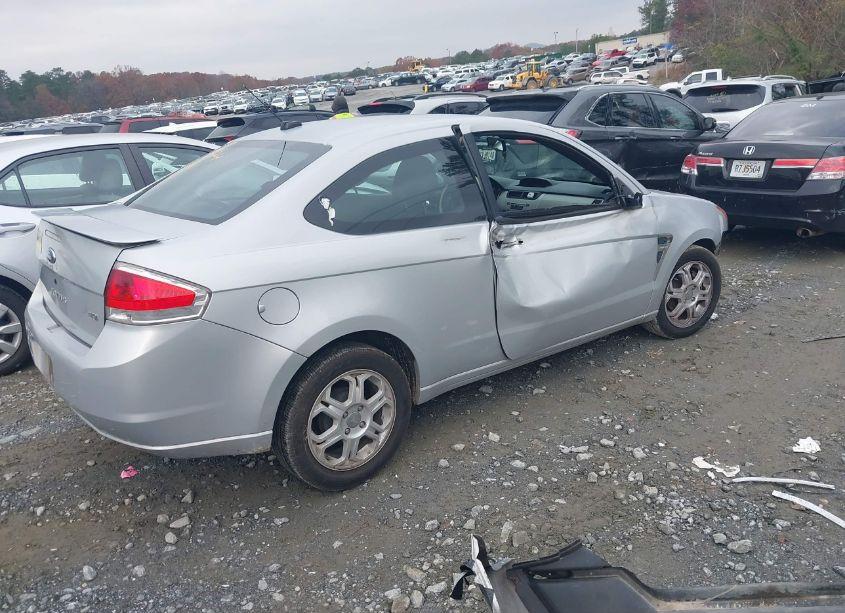 Photo 4 of 2008 Ford Focus SE/SES (VIN 1FAHP33NX8W177497)