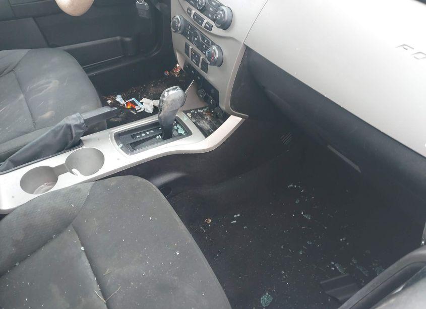 Photo 5 of 2008 Ford Focus SE/SES (VIN 1FAHP33NX8W177497)