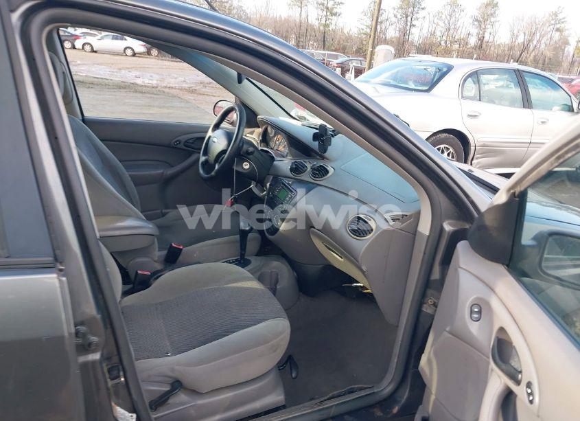 Photo 5 of 2003 Ford Focus SE (VIN 1FAHP34313W213941)