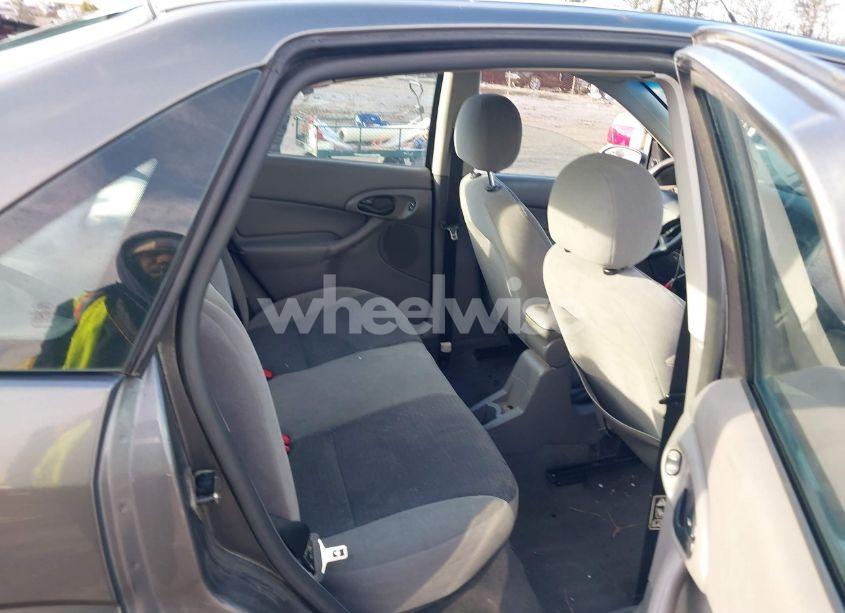 Photo 8 of 2003 Ford Focus SE (VIN 1FAHP34313W213941)