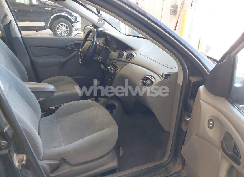 Photo 5 of 2000 Ford Focus SE (VIN 1FAHP3432YW258118)