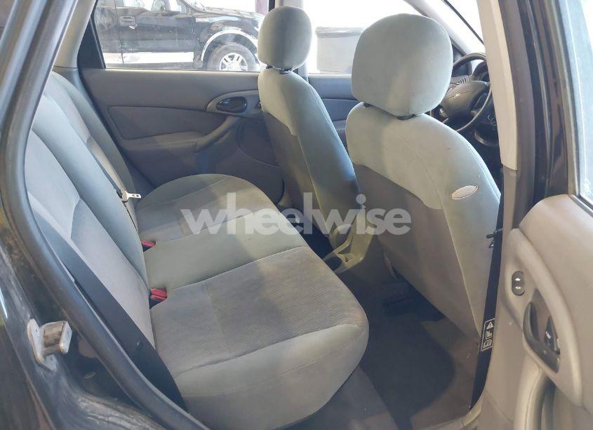 Photo 8 of 2000 Ford Focus SE (VIN 1FAHP3432YW258118)