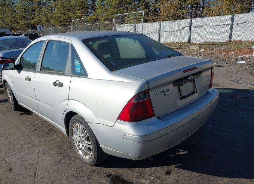 Photo 3 of 2007 Ford Focus S/SE/SES (VIN 1FAHP34N07W361988)