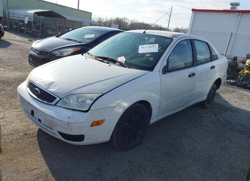 Photo 2 of 2007 Ford Focus S/SE/SES (VIN 1FAHP34N17W121395)