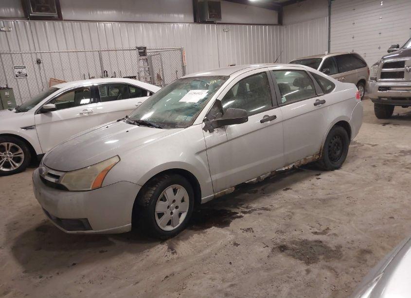 Photo 2 of 2009 Ford Focus S (VIN 1FAHP34N29W229060)
