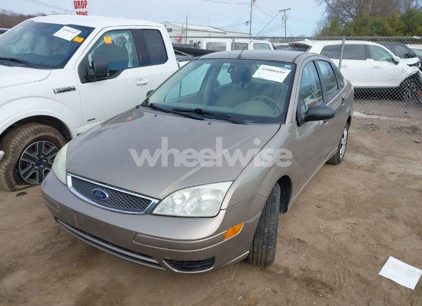 Photo 2 of 2005 Ford Focus ZX4 (VIN 1FAHP34N35W144951)