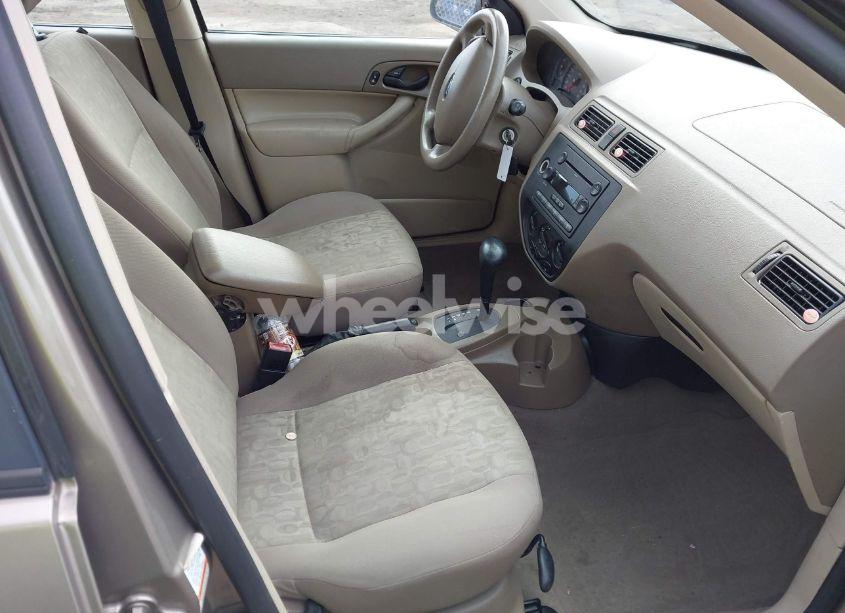 Photo 5 of 2005 Ford Focus ZX4 (VIN 1FAHP34N35W144951)