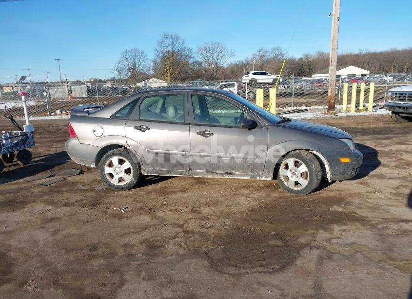 Photo 13 of 2005 Ford Focus ZX4 (VIN 1FAHP34N55W199370)