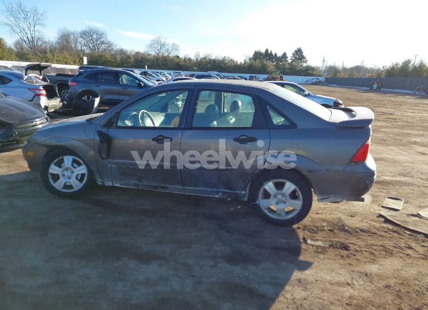 Photo 14 of 2005 Ford Focus ZX4 (VIN 1FAHP34N55W199370)