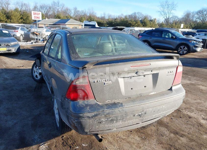 Photo 3 of 2005 Ford Focus ZX4 (VIN 1FAHP34N55W199370)