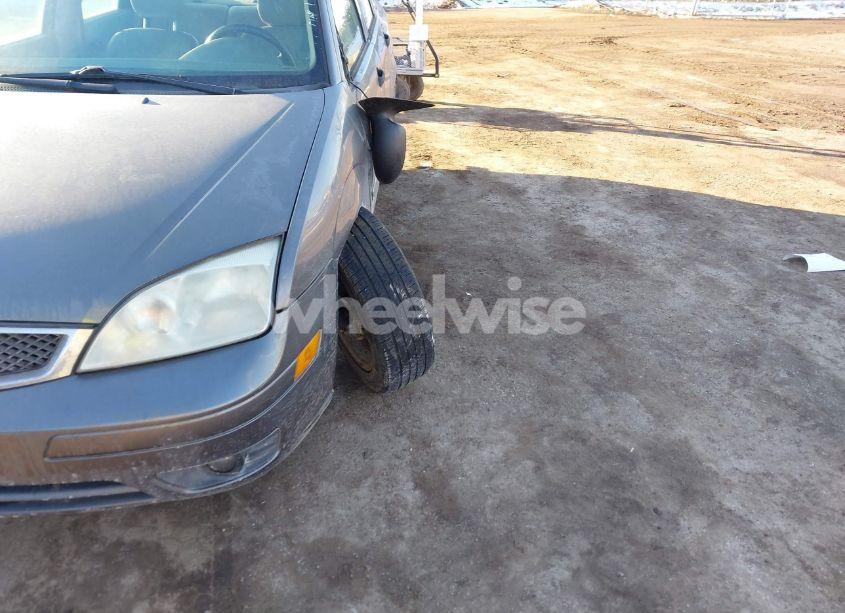 Photo 6 of 2005 Ford Focus ZX4 (VIN 1FAHP34N55W199370)