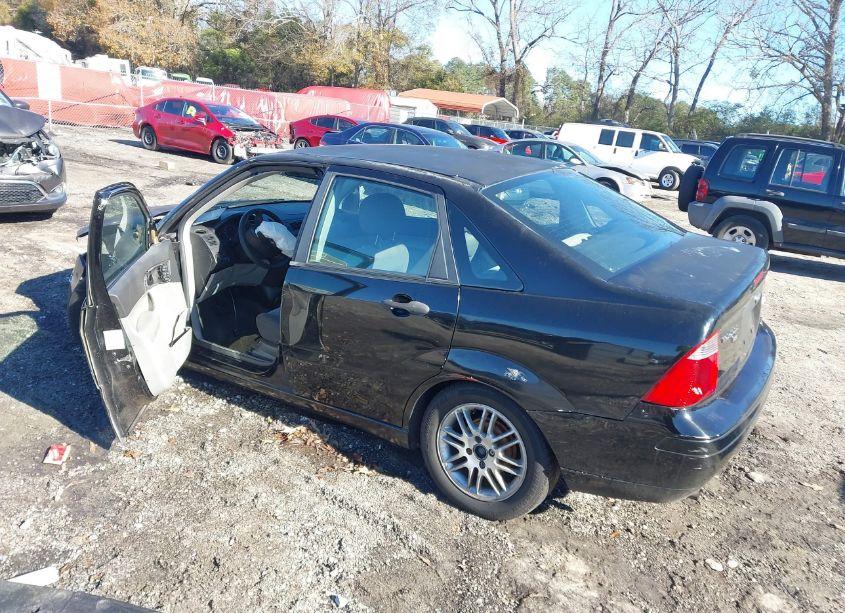 Photo 3 of 2007 Ford Focus S/SE/SES (VIN 1FAHP34N67W155073)