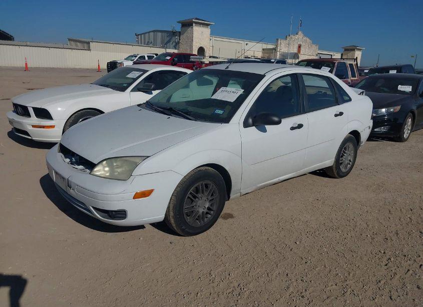 Photo 2 of 2005 Ford Focus ZX4 (VIN 1FAHP34N75W236824)