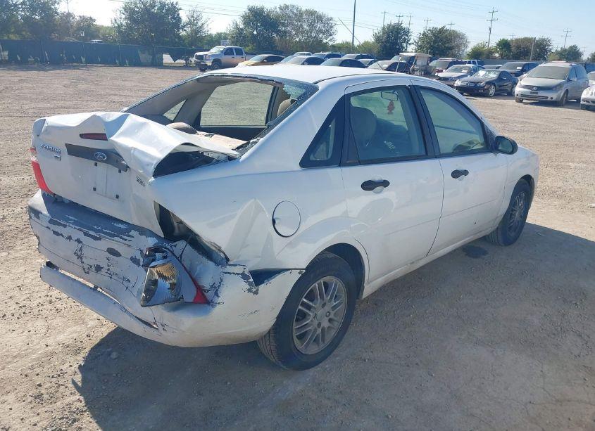 Photo 4 of 2005 Ford Focus ZX4 (VIN 1FAHP34N75W236824)