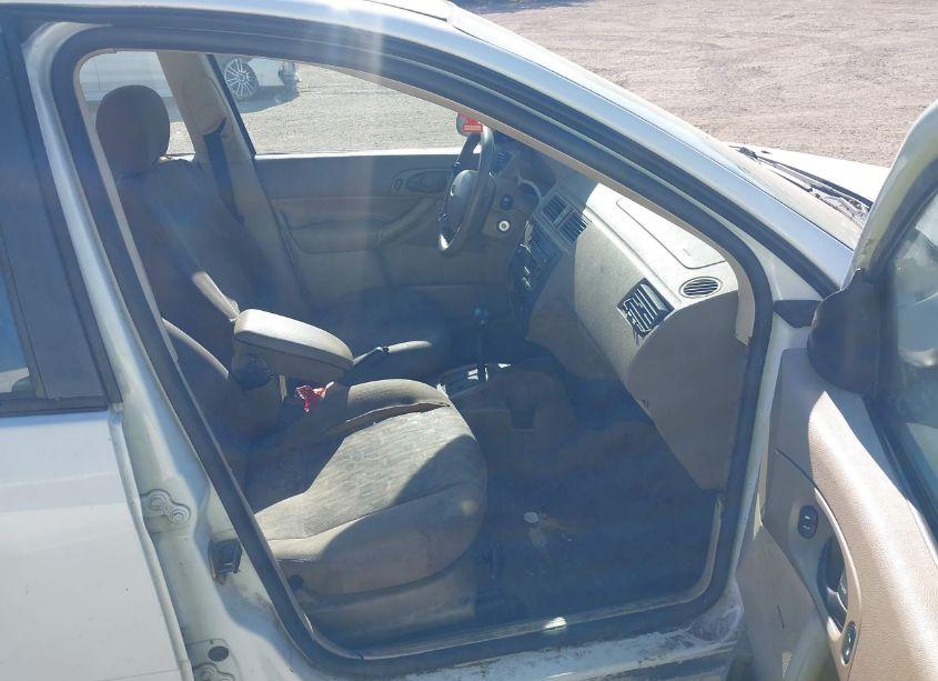 Photo 5 of 2005 Ford Focus ZX4 (VIN 1FAHP34N75W236824)